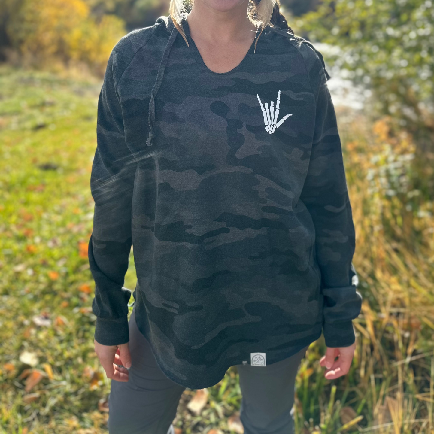 LOVE + CAMO wave washed hooded pullover