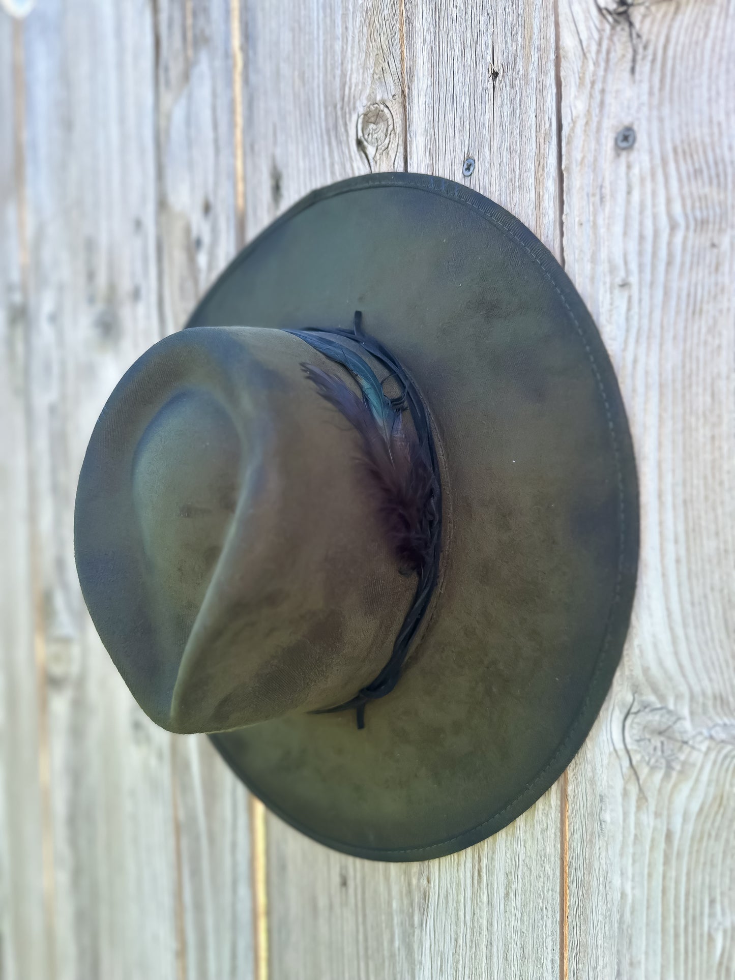 THE RIVER hat